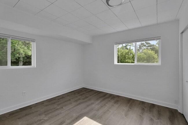 Building Photo - 2 Bed 2 Bath - Harbor View - Landscaping I...