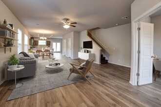 Building Photo - Luxury 4/2.5 Townhome!
