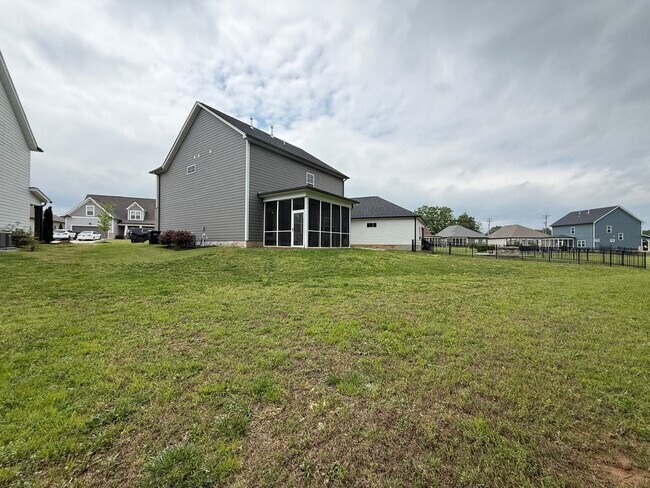 Building Photo - Ooltewah Gem! 3BR Home with Pool + Walking Trails