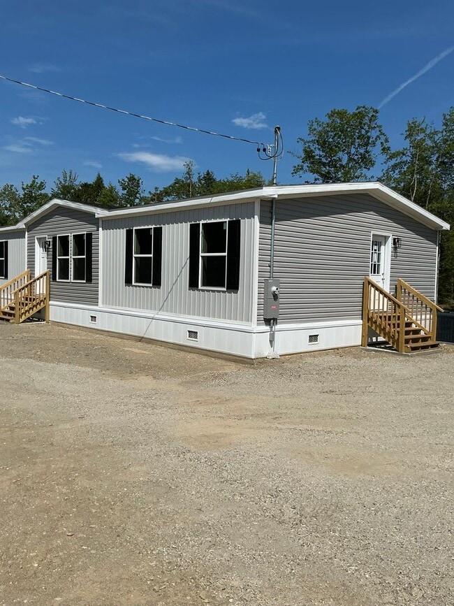 Building Photo - Quiet country living