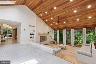 Building Photo - 1220 Valley Rd