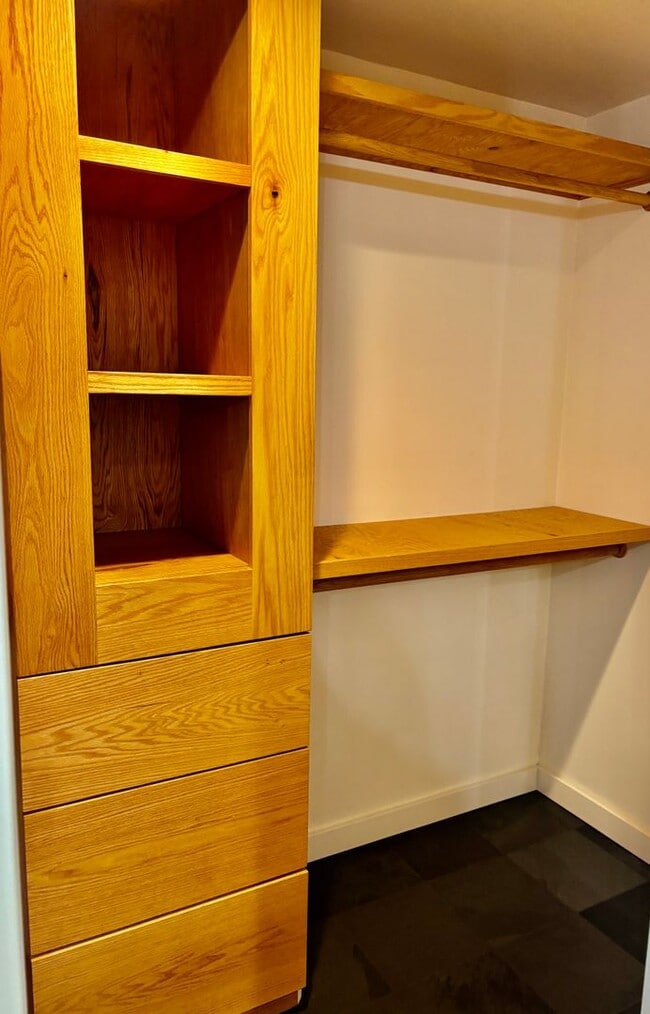 Building Photo - Spacious House. Expansive Lot. Prime Location