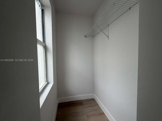 Building Photo - 2425 SW 6th St