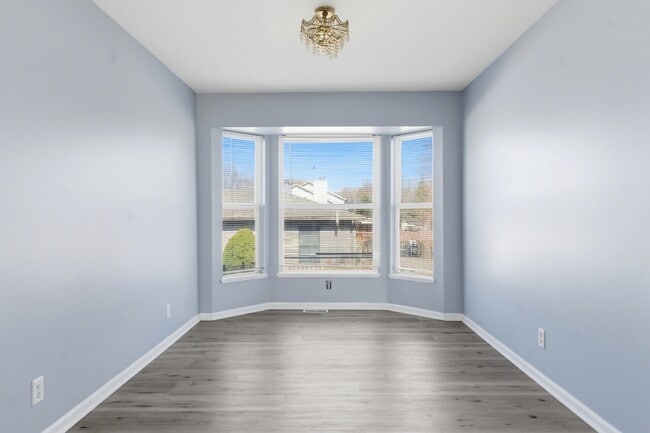 Building Photo - 1824 Country Hills Dr