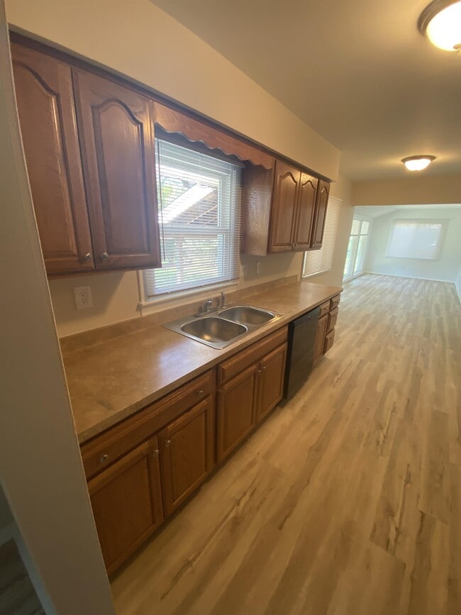 Building Photo - 4375 N 143rd St