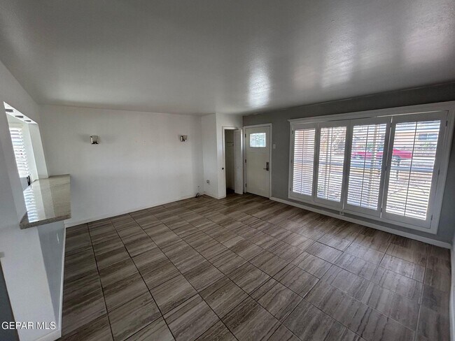 Building Photo - 960 Burgess Dr