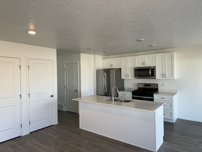 Building Photo - 2958 W Graham Lp