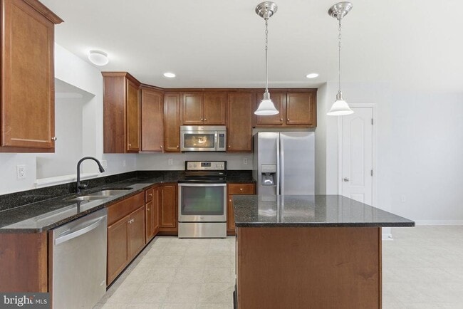 Building Photo - 37 Britania Ct