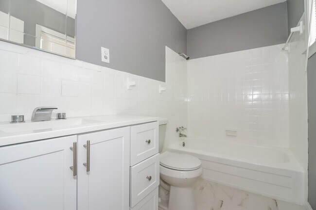 Building Photo - 4559 Cottonwood Rd