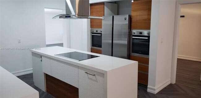 Building Photo - 1128 SW 21st Ave