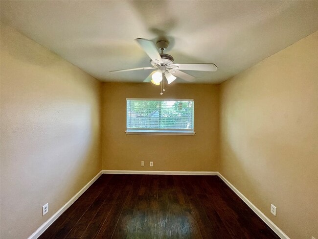 Building Photo - 5375 Little John Ln