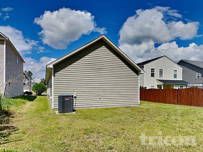 Building Photo - 226 Blazer Dr