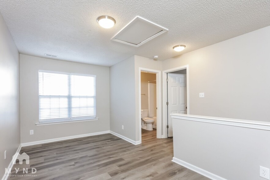 Building Photo - 8104 Stone Bridge Ct