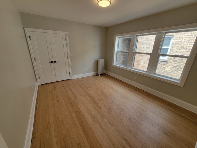 Building Photo - 6418 N Richmond St