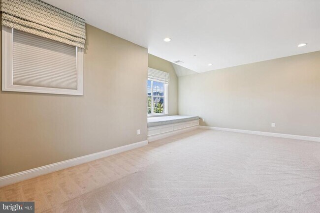 Building Photo - 448 Salk Cir