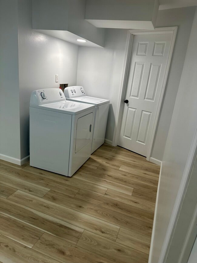 Building Photo - 2786 Irving Ave