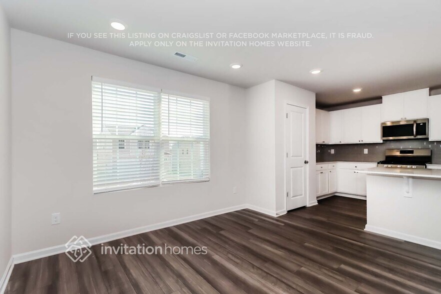 Building Photo - 360 Hollingswood Dr