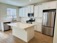 Building Photo - $2,350 Clinton & Armstrong, 4 Bed, Gated Community Pool & Solar - E Riesling Dr, Fresno