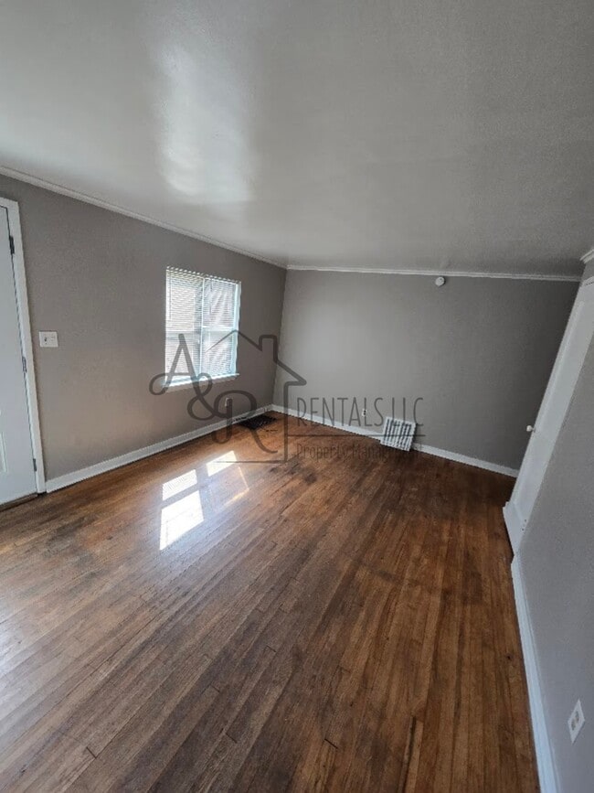 Building Photo - 405 Fieldcrest Dr