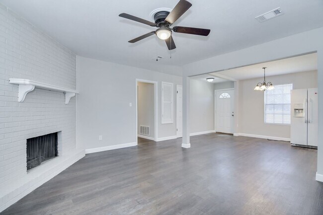 Building Photo - Excellent Newly Renovated Home!