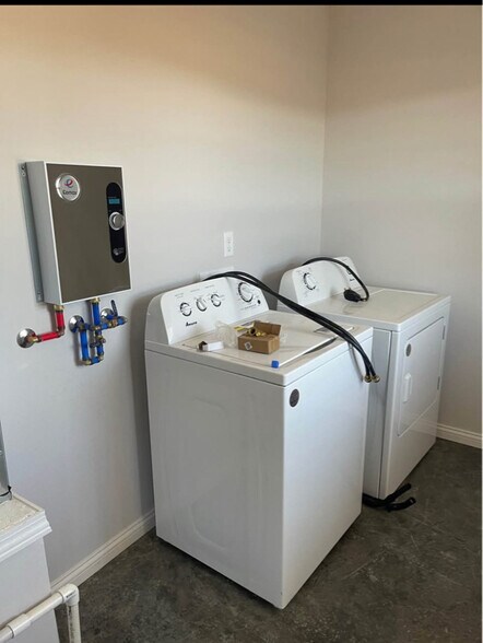 Building Photo - 35 Tracker Ln