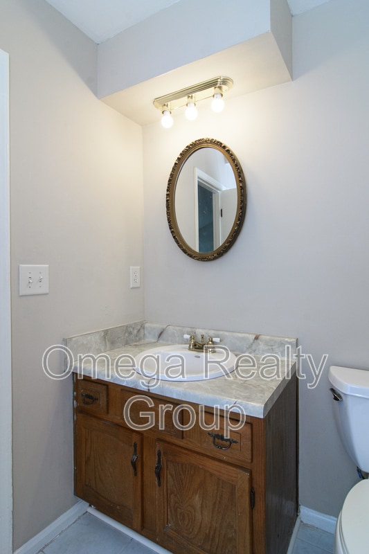 Building Photo - 2404 Glenmore Ct