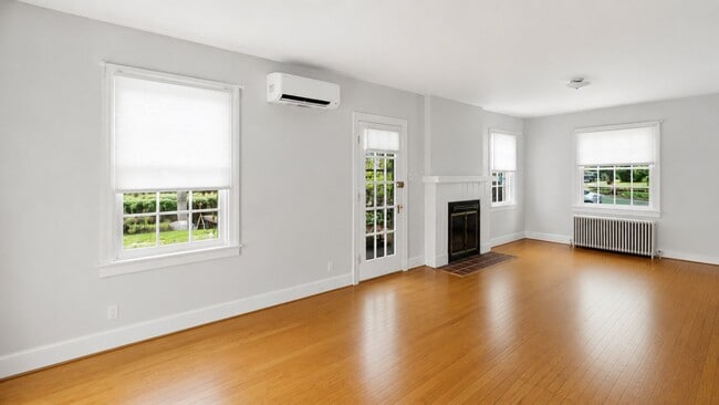 Building Photo - Heart of Woodland Heights just blocks from JRPS, Renovated 2BR / 1.5BA home with gardens
