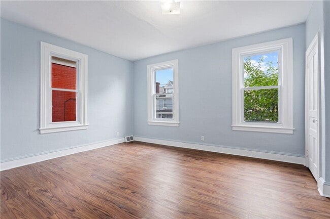 Building Photo - Beautiful Renovated 5 Bedroom House!