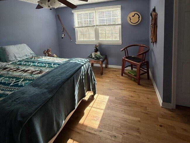 Building Photo - 1733 Ellenwood Dr NE