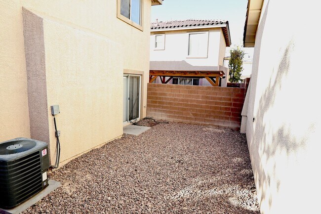 Building Photo - Single Family Home in Gated Community