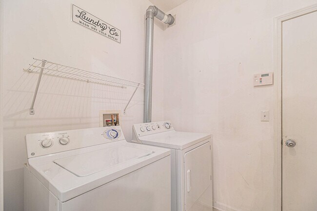 Building Photo - 8104 Addington Dr