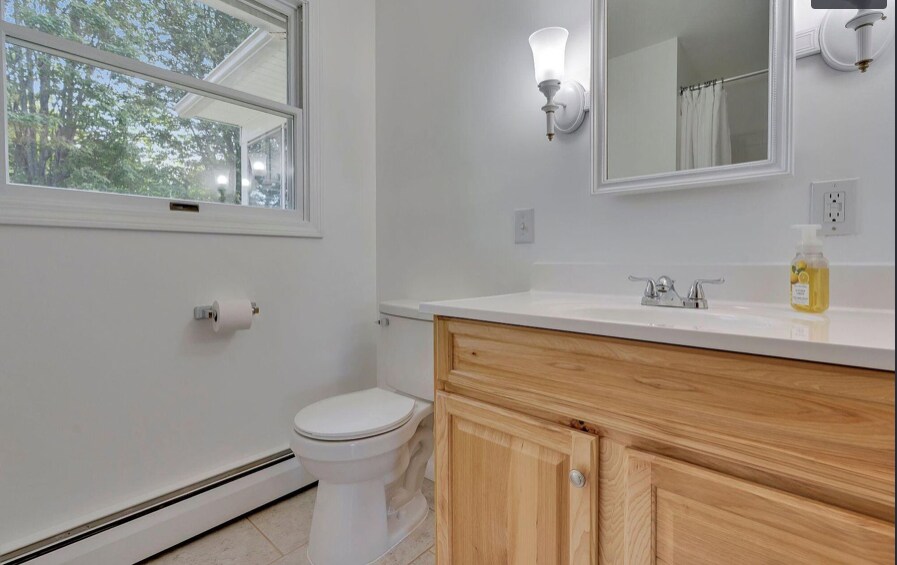 Building Photo - 24 Riverview St