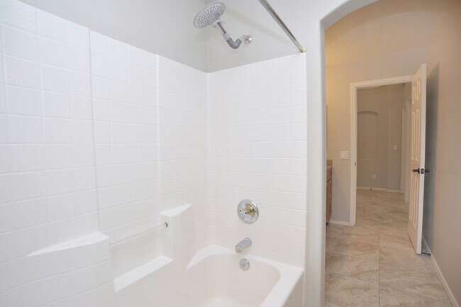 Building Photo - Move-In Ready Home in Dove Mountain