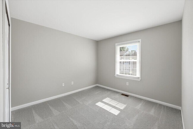 Building Photo - 7978 Revenna Ln