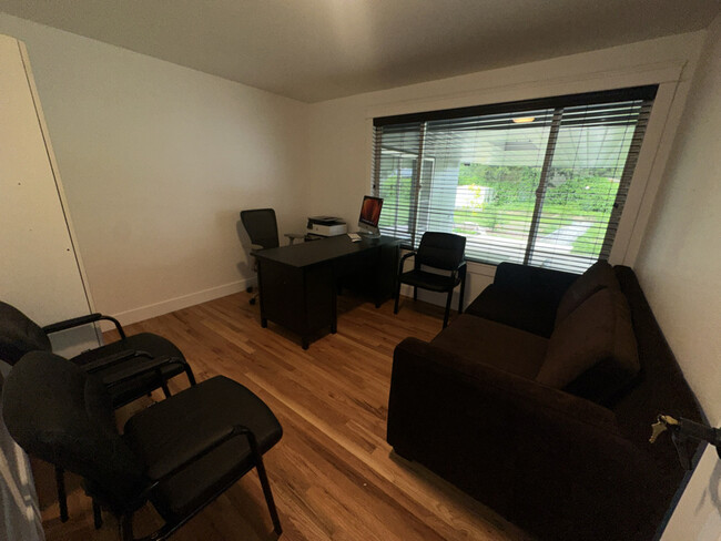 Building Photo - 633 SE 156th Ave