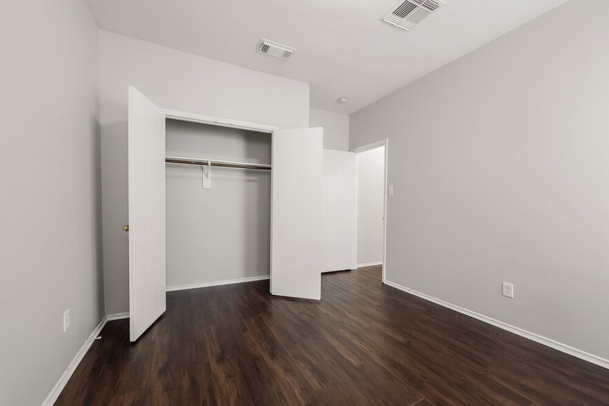 Building Photo - 1811 Adobe Stone Dr