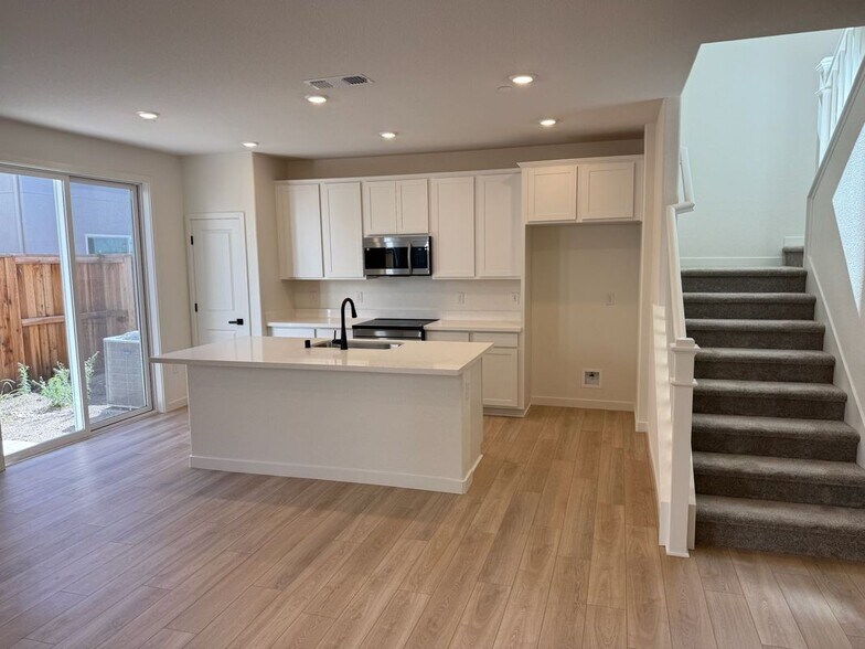 Building Photo - 1114 Bengal Lp