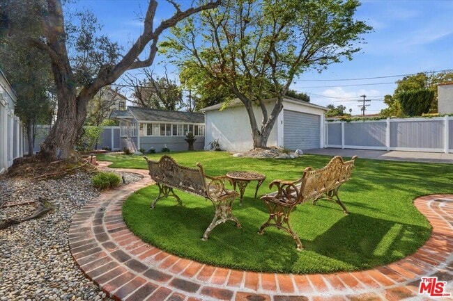 Building Photo - 2317 Veteran Ave