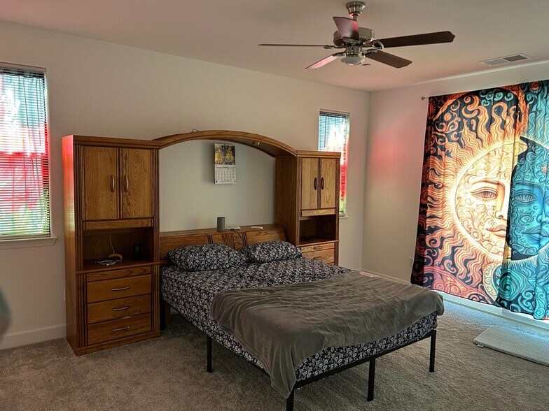 master bed - 3333 Sky Garden Way