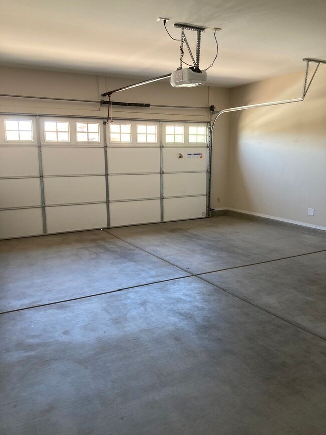 Building Photo - 55+ Furnished Short Term Dove Mountain Beauty