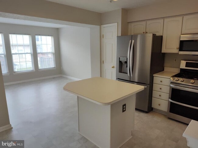 Building Photo - 5032 Finsbury Rd