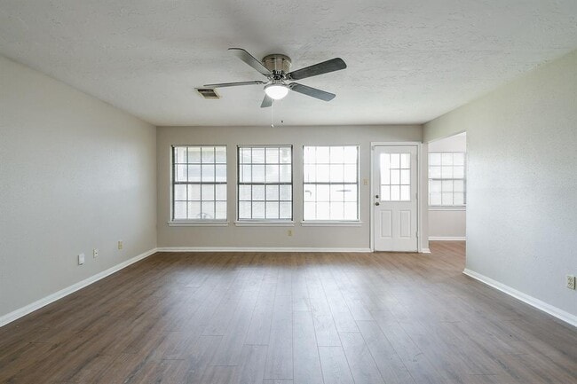 Building Photo - 3423 Berry Grove Dr