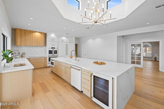 Building Photo - 10111 E Cholla St