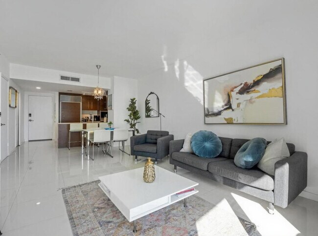 Building Photo - 481 Brickell Ave