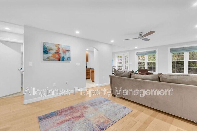 Building Photo - 1618 Fitzgerald Ln