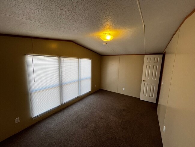 Building Photo - 3 Bedroom-2Bath located near CAFB