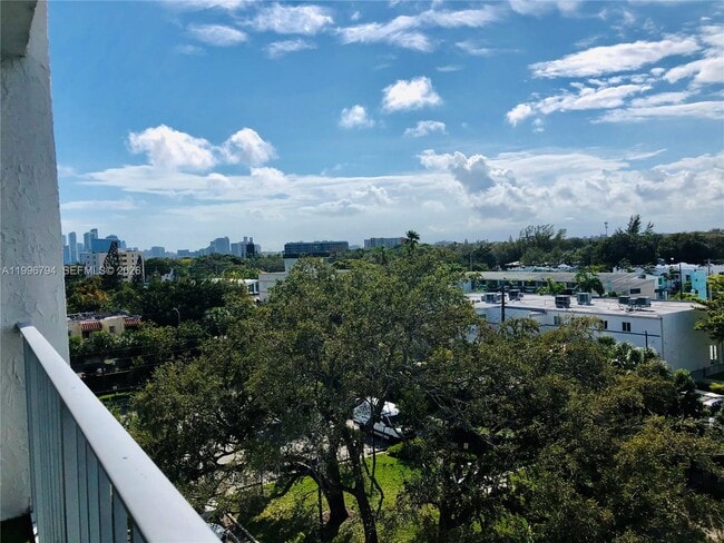 Building Photo - 650 NE 64th St