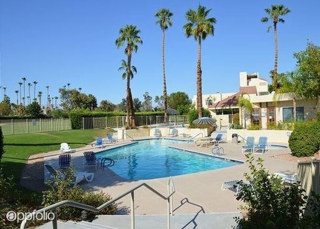 Building Photo - Centrally Located Studio Spacious Studio