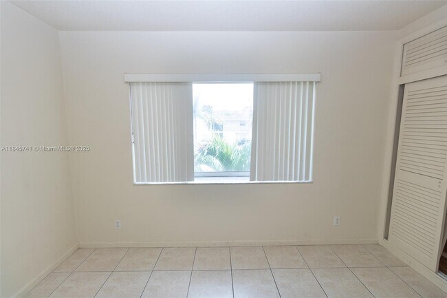 Building Photo - 8900 NW 38th Dr
