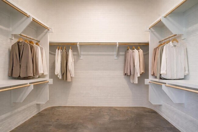 Building Photo - 332 Blue Blaze Trl